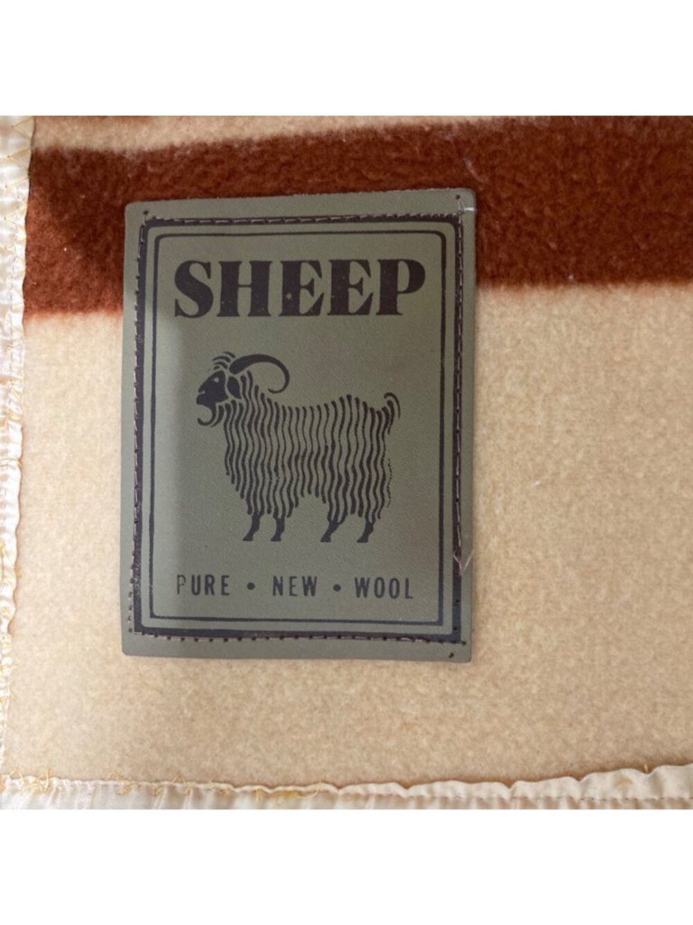 Pure New Wool Blanket With Carriage Scene Pattern And Satin Trim 88" X 67" - Picture 11 of 11